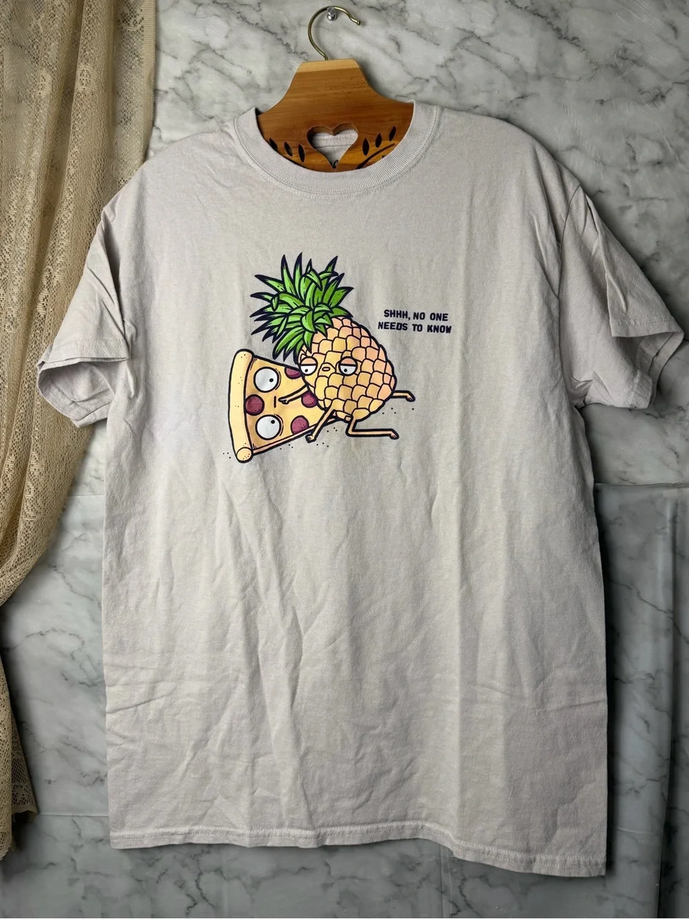T Pizza Pineapple Forbidden Love Graphic T-Shirt M Funny Meme Tee Gift Joke Tee